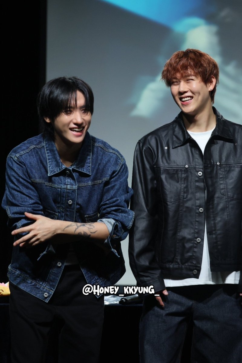 n_____ajin's tweet photo. 251011 위드뮤 대면팬싸 
 ´͈ ᵕ `͈ ´͈ ᵕ `͈ 💜💛

#주헌 #창균 #아이엠
#IM #JOOHONEY #CHANGKYUN https://t.co/V97uCmQC2R