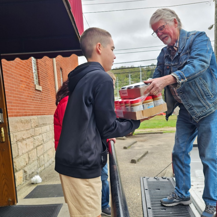 BHSBigReds's tweet image. Mr. Schmidli's class working hard unloading trucks for the food bank at the Bellaire Methodist Church for some community service. They have a tireless work ethic when helping out at the church each month. #ProgressWithPurpose #Next100 #LetsGoReds