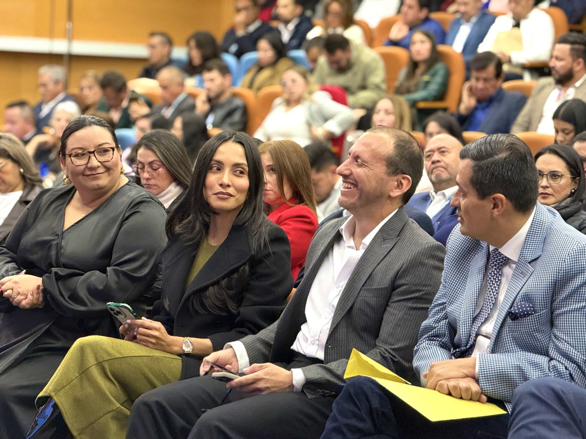 ControlIntCund's tweet image. #AEstaHora Yoana Aguirre, jefe de @ControlIntCund, interviene en el evento de reconocimiento a los aliados del control fiscal de @Contralcundinam, exaltando el compromiso y la labor de personeros y jefes OCI de #Cundinamarca como pilares de la transparencia y la ética pública.🤝