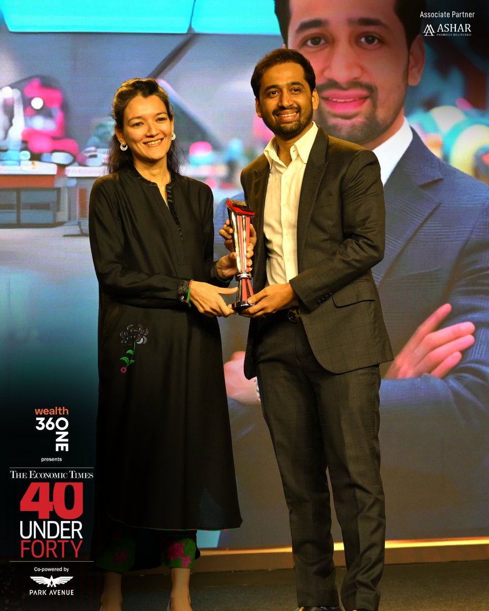 The Economic Times Front Row tweet media