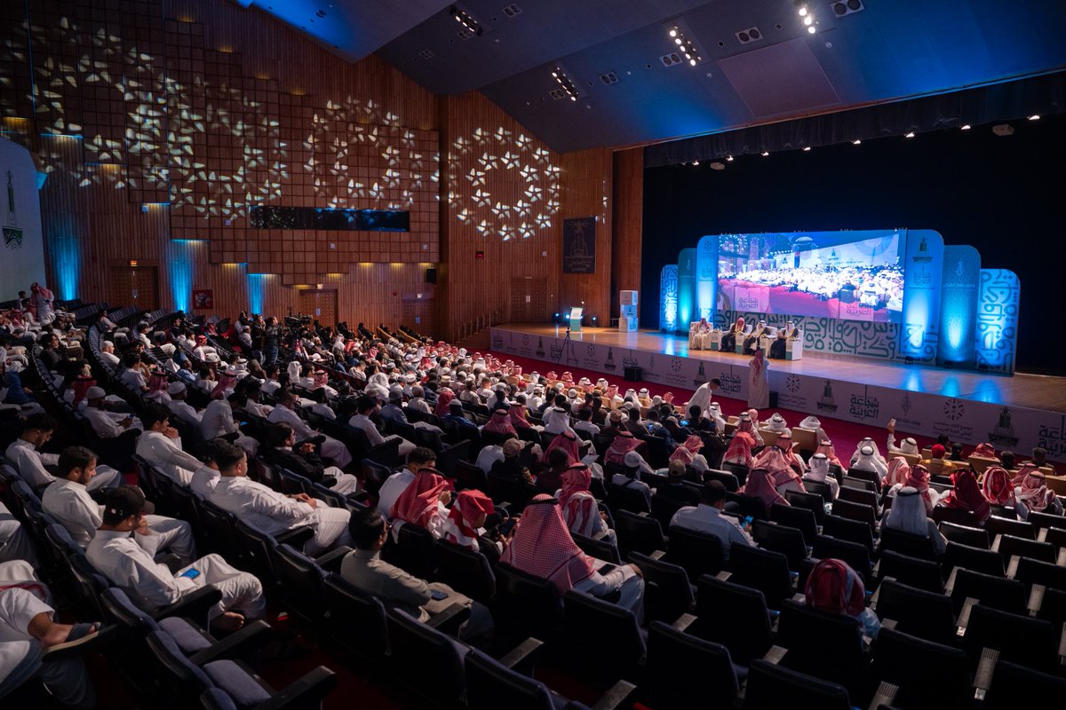 kauedu_sa's tweet image. برعاية صاحب السمو الملكي الأمير خالد الفيصل مستشار خادم الحرمين الشريفين وأمير منطقة مكة المكرمة، استضافت #جامعة_الملك_عبدالعزيز ممثلة في وقف لغة القرآن الكريم وبالتعاون مع مجمع الملك سلمان العالمي للغة العربية، الندوة الدولية الأولى بعنوان "شجاعة العربية: مقاربات لغوية ومعرفية"…