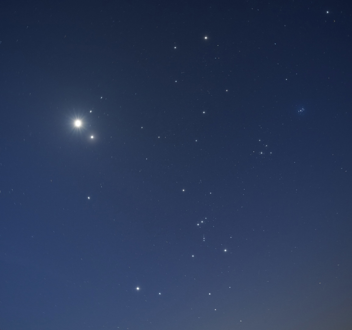 xipteras's tweet image. The Moon meets Jupiter in Gemini constellation, 14.10.2025 #planets #stars