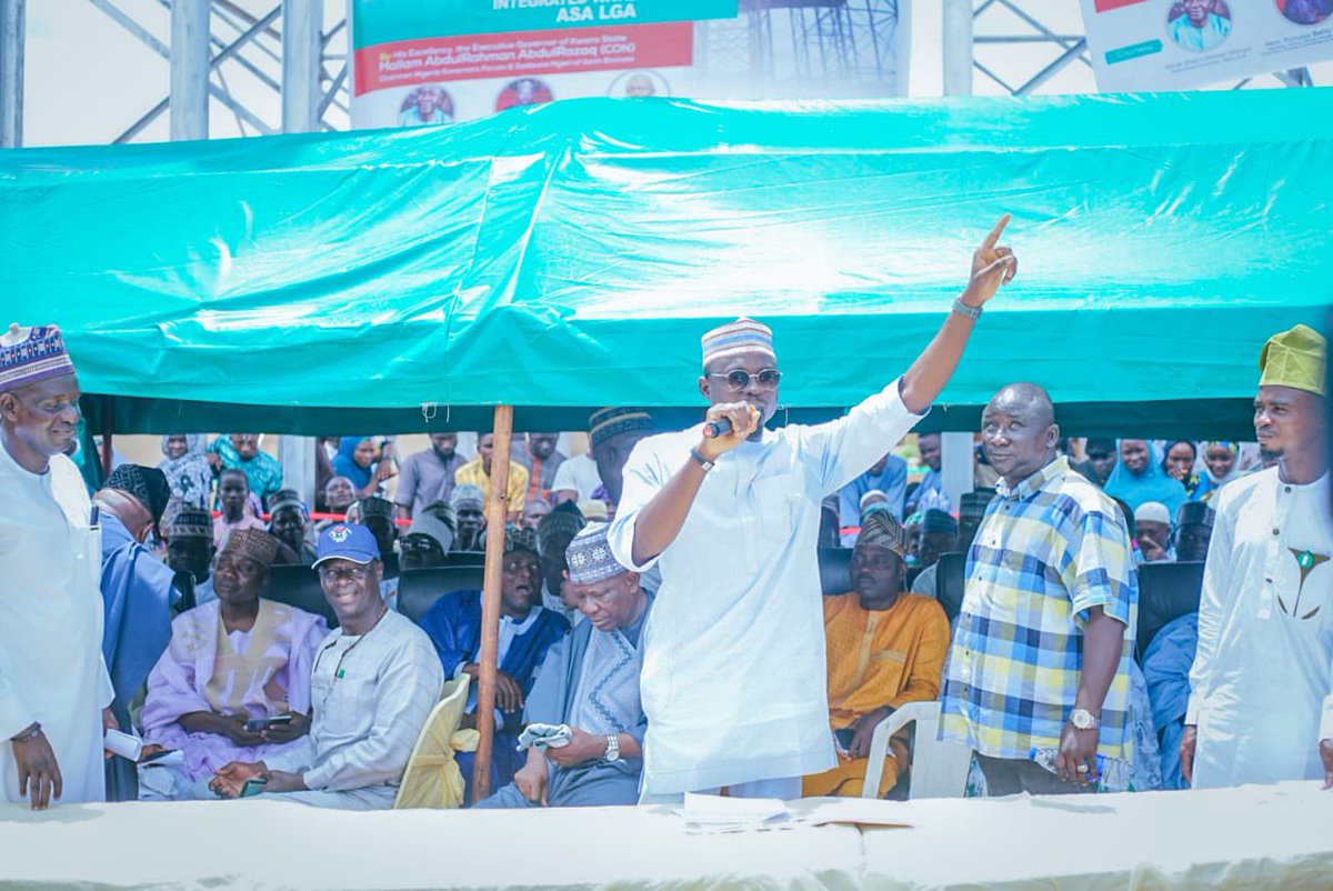 KwsgWater's tweet photo. Residents excited as Gov AbdulRazaq inaugurates Otte/Budo-Egba Waterworks

Kwara State Governor AbdulRahman AbdulRazaq on Monday inaugurated the newly rehabilitated Otte/Budo-Egba Waterworks in Asa local government to deepen access to clean and safe water in the areas. https://t.co/4cFl6g41Zi