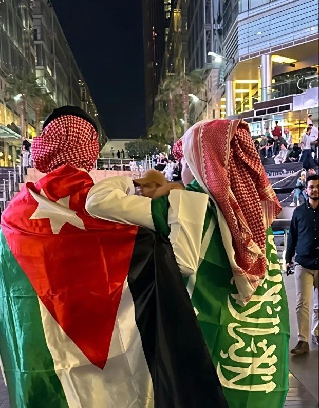 انا اعيش أجمل أيامي 🇸🇦🇯🇴
منتخب بلدي السعودية بلد خوالي الأردن
يتاهلون معا لنمثل اصالتنا معا

البدو وصلو أمريكا 😁 🇸🇦🇯🇴

علم السعودية الأردن يرفرفان سويا
بمونديال العالم 2026 🇸🇦🇯🇴😢🤍