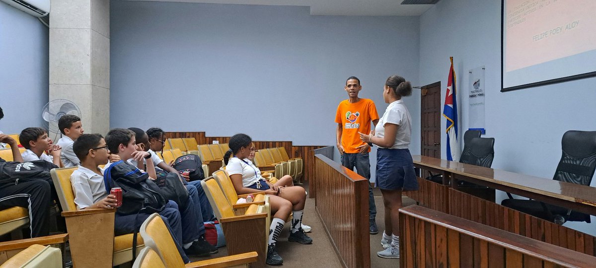 Ministerio de Energía y Minas de Cuba 🇨🇺 (@energiaminascub) on Twitter photo En colaboración con la <a href="/ONUREHABANA/">ONURE LA HABANA</a> y <a href="/OSDE_UNE/">Unión Eléctrica de Cuba</a>   esta tarde sesionó en nuestra sede el círculo de interés sobre fuentes renovables de energía, FRE, con alumnos de 8vo grado de la escuela Felipe Poey Aloy.
Educar para garantizar el desarrollo sostenible de nuestra sociedad. En colaboración con la <a href="/ONUREHABANA/">ONURE LA HABANA</a> y <a href="/OSDE_UNE/">Unión Eléctrica de Cuba</a>   esta tarde sesionó en nuestra sede el círculo de interés sobre fuentes renovables de energía, FRE, con alumnos de 8vo grado de la escuela Felipe Poey Aloy.
Educar para garantizar el desarrollo sostenible de nuestra sociedad.