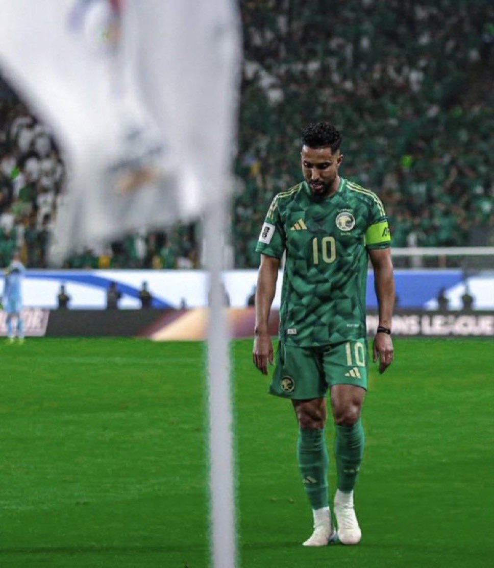ms__cr7's tweet image. بعيد عن التأهل ..
اللي صار ل سالم الدوسري قبل المباراة والله أنه بسبب ما فعله فيهم لسنوات طويلة واغلبهم ما كان همهم المنتخب ولا الواقع دام عندك مباراة مصيرية المفترض أنك تدعم جميع لاعبينك مهما كان سيء، عمومًا يبقى سالم الدوسري هو أعظم لاعب في تاريخ الكرة السعودية شاءوا أم أبوا