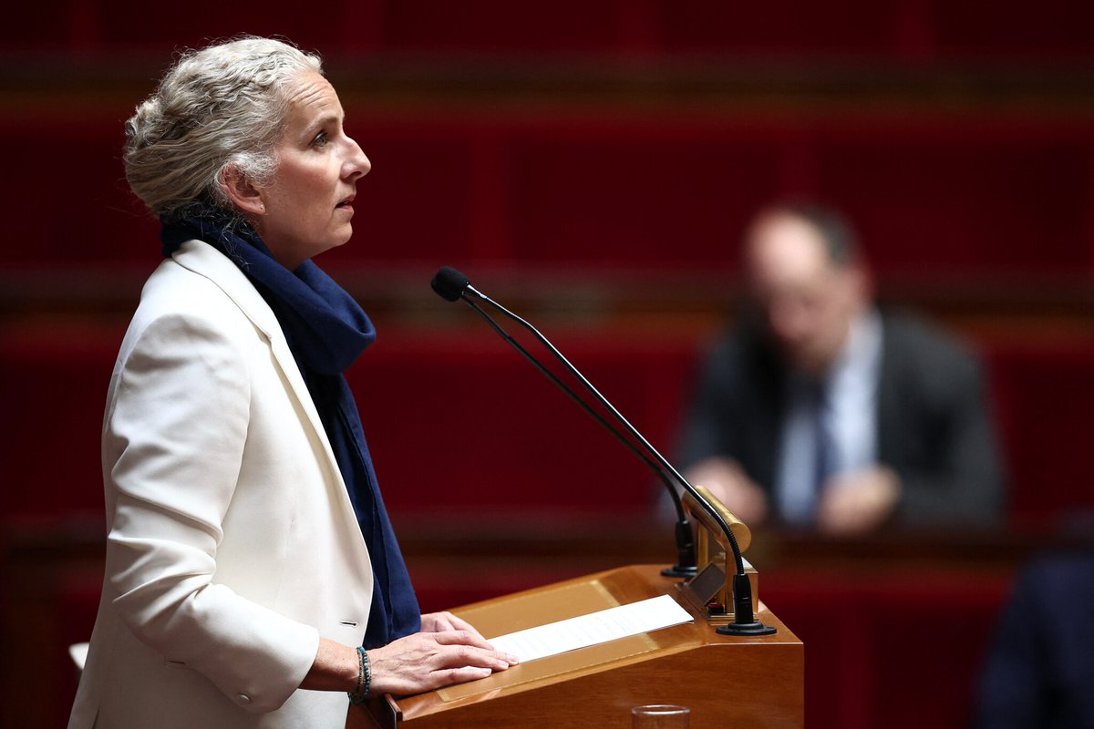 BFMTV's tweet image. 🔴 EN DIRECT
Crise politique: la députée écologiste Delphine Batho annonce qu'elle ne votera pas la censure face au "contexte géopolitique dangereux"
l.bfmtv.com/KiY1