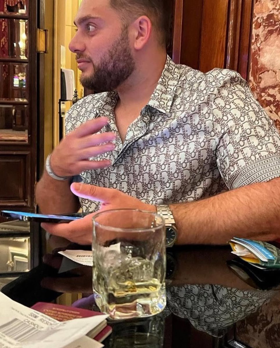 michaelgrayso's tweet image. Work hard, wander often because success feels better with a view. 🌴💼