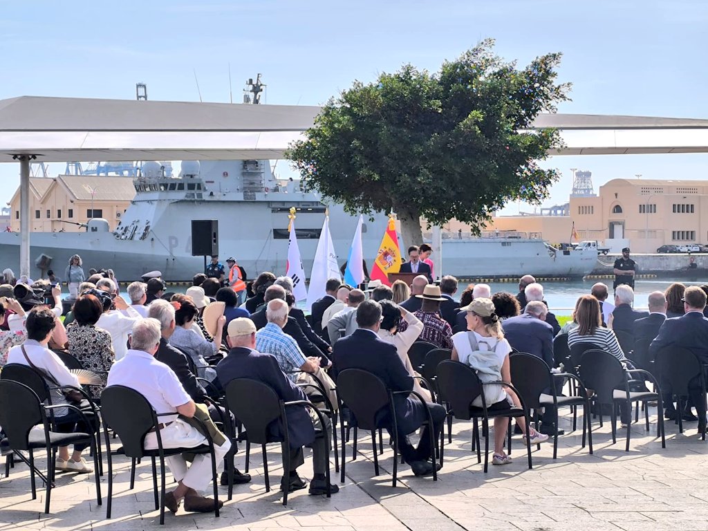 PoliciaAPLP's tweet image. Dispositivo de seguridad en el acto de inauguración del Greetingman, escultura donada por la República de Corea, al que acudieron diferentes autoridades e invitados. 

#PolicíaPortuaria 💙
@PoliciaLPA 
@policia