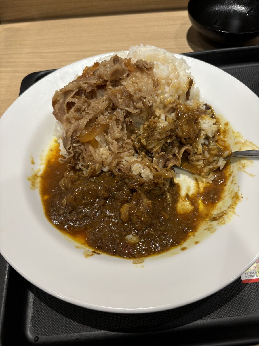 カレー大盛り頼んだんやけども
ルーの量少なすぎるやろ。
そもそも注文したのにキッチン誰もいない、すんません何回もゆうてやっと出てきて、コレはさすがにどつきたくなるわ。
黙って食おうかなおもたけど流石にムカついてこのまま返却しました。
松屋の人誰か見てくれ〜。