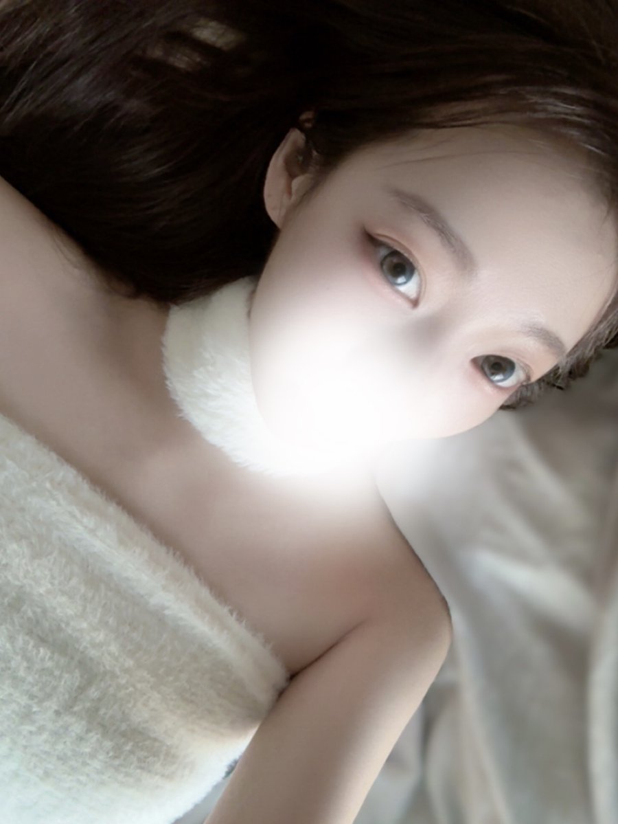 おはよ♡
今日は【14:00〜18:30】のちょっと短め出勤🧸💭

一緒にゆっくり過ごせたらうれしいな🫶🏻
思い出して会いにきてくれたら喜んじゃう♡