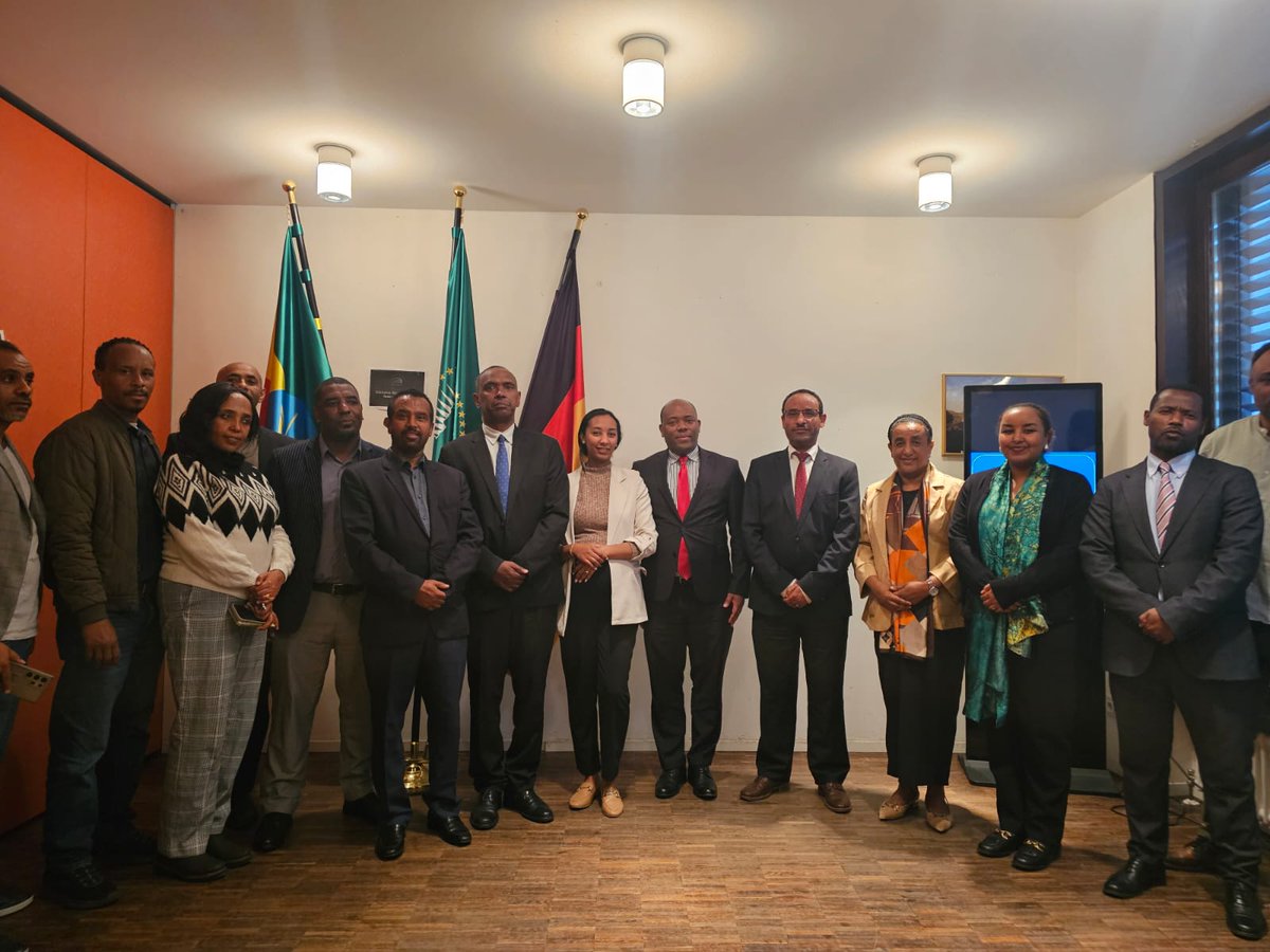 በርሊን በሚገኘው የኢ.ፌ.ዲ.ሪ. ኤምባሲ ዛሬ ጥቅምት 4 ቀን የሚከበረውን የኢትዮጵያ ዲፕሎማሲ ቀን የሚሲዮኑ ዲፕሎማቶችና ሰራተኞች በተገኙበት በደመቀ ሁኔታ ለማክበር ተችሏል፡፡
#EthiopianDiplomacyDay 
facebook.com/share/p/19WYB5…