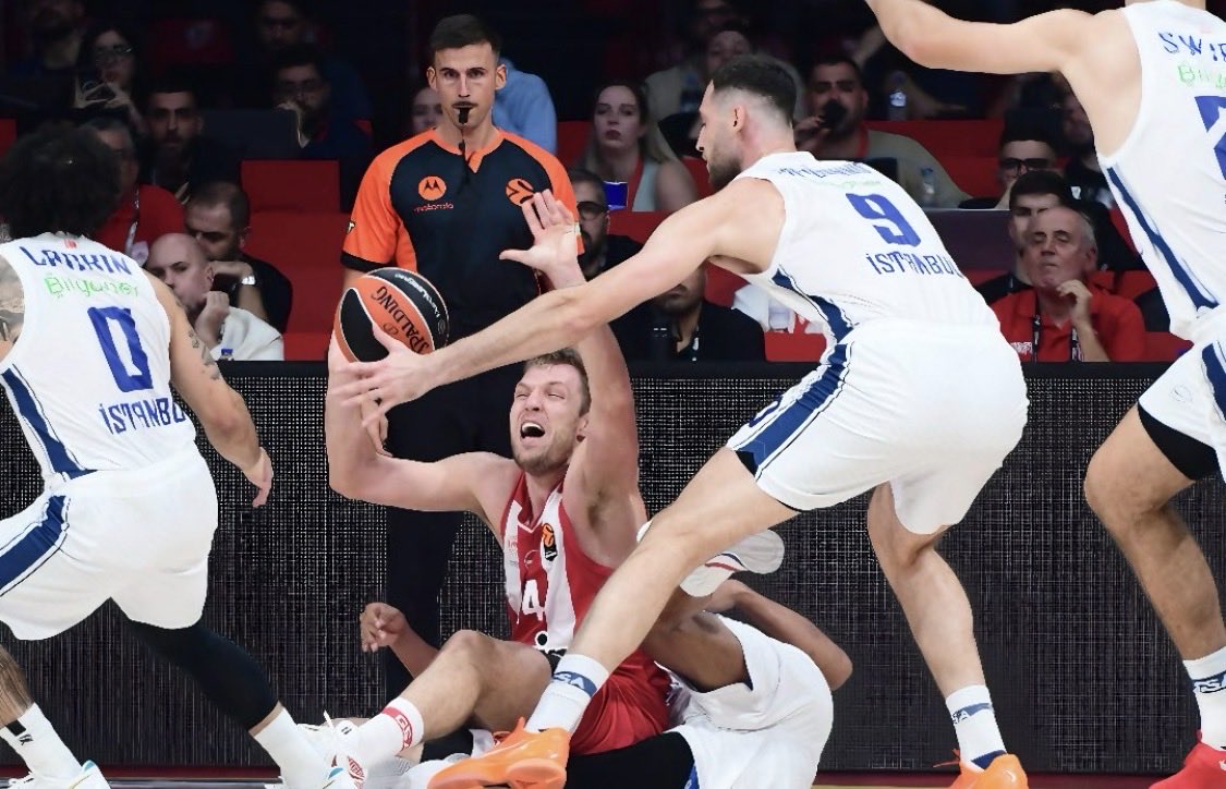 𝝤𝝞 𝝩𝝤𝝪𝝦𝝟𝝤𝝞 𝝚𝝫𝝪𝝘𝝖𝝢 𝝡𝝚 𝝨𝝥𝝤𝝪𝝙𝝖𝝞𝝖 𝝢𝝞𝝟𝝜 𝝖𝝥𝝤 𝝩𝝤 𝝨𝝚𝝫 𝝖𝝥𝝚𝝢𝝖𝝢𝝩𝝞 𝝨𝝩𝝤𝝢 𝝤𝝠𝝪𝝡𝝥𝝞𝝖𝝟𝝤 ❗

Ο Σάσα Βεζένκοφ προσπάθησε να κρατήσει ζωντανή την ομάδα του, όμως αστόχησε στο κρίσιμο τρίποντο και οι Τούρκοι πήραν σπουδαίο διπλό.#olympiacosbc