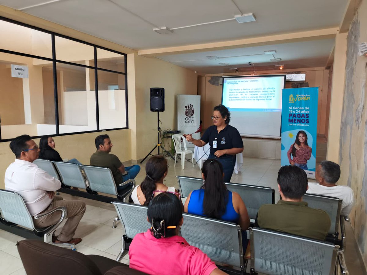 IESSNapo's tweet photo. Escuchamos más, respondemos mejor. @IESS_Napo informa a los servidores de la Casa de la Cultura Núcleo de Napo, sobre los productos y beneficios de los afiliados voluntarios, independiente, jóvenes emprendedores y afiliación joven. https://t.co/0UtExu5f0P