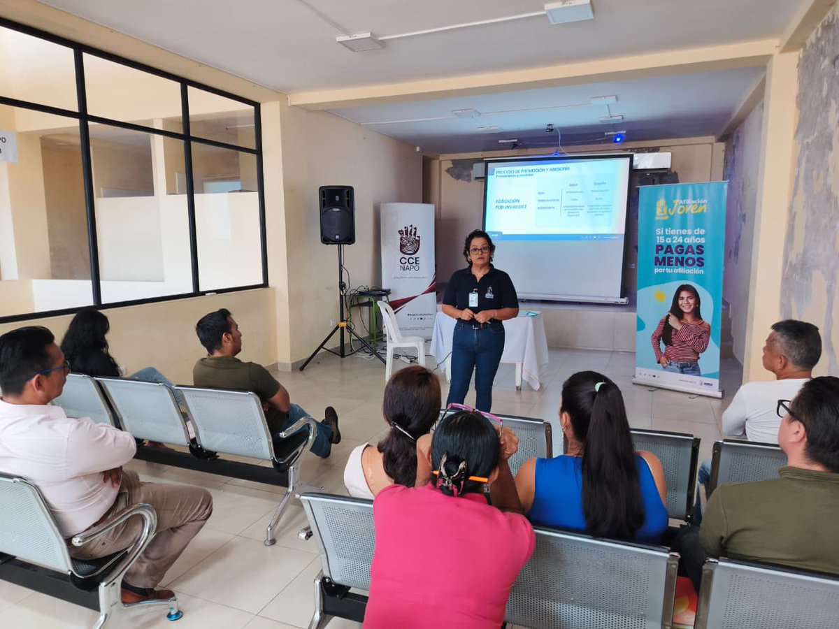 IESSNapo's tweet photo. Escuchamos más, respondemos mejor. @IESS_Napo informa a los servidores de la Casa de la Cultura Núcleo de Napo, sobre los productos y beneficios de los afiliados voluntarios, independiente, jóvenes emprendedores y afiliación joven. https://t.co/0UtExu5f0P