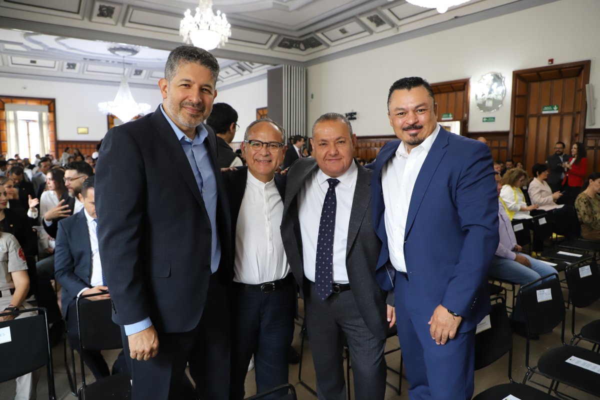 Asistí a la Sesión Solemne de inscripción en el muro de honor de la refundación de la <a href="/udg_oficial/">Universidad de Guadalajara</a>, una institución emblemática que ha impulsado la educación, la ciencia y la cultura en Jalisco y en México.
Este acto celebra 100 años de compromiso con la formación de talentos.