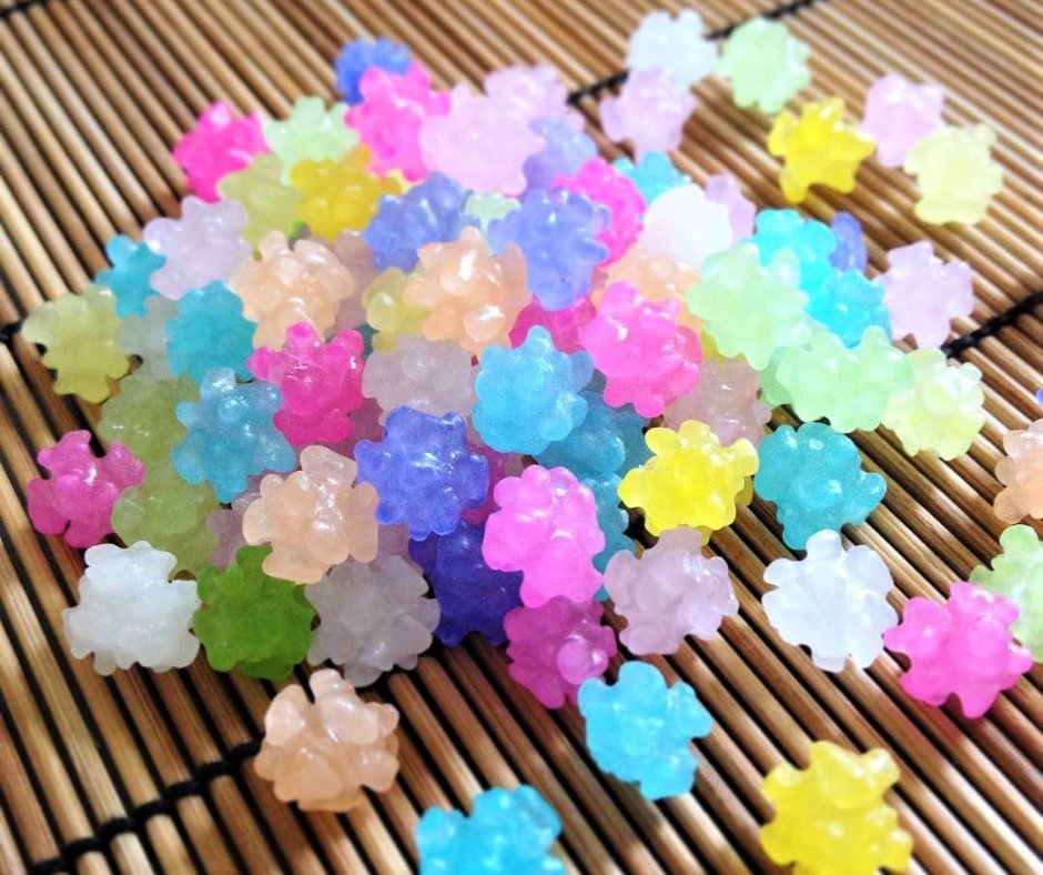 JapanCons_NY's tweet image. 🍬Nov. 4th is National Candy Day! Higashi are the “dry sweets” of Japanese confectionary (#Wagashi). Higashi are typically served with tea, made without moisture-rich ingredients, and crafted to highlight #localingredients and seasonal motifs!