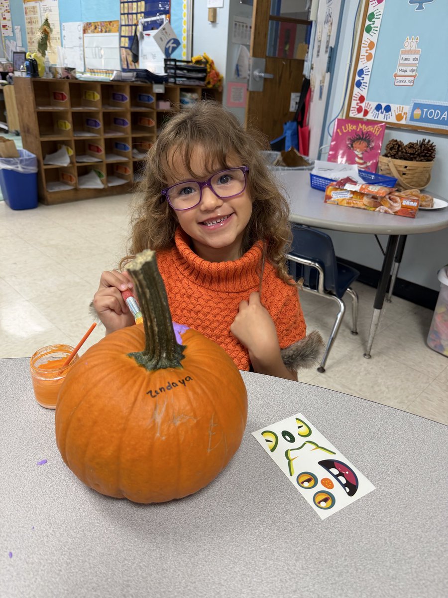 Ms. Lyons tweet media