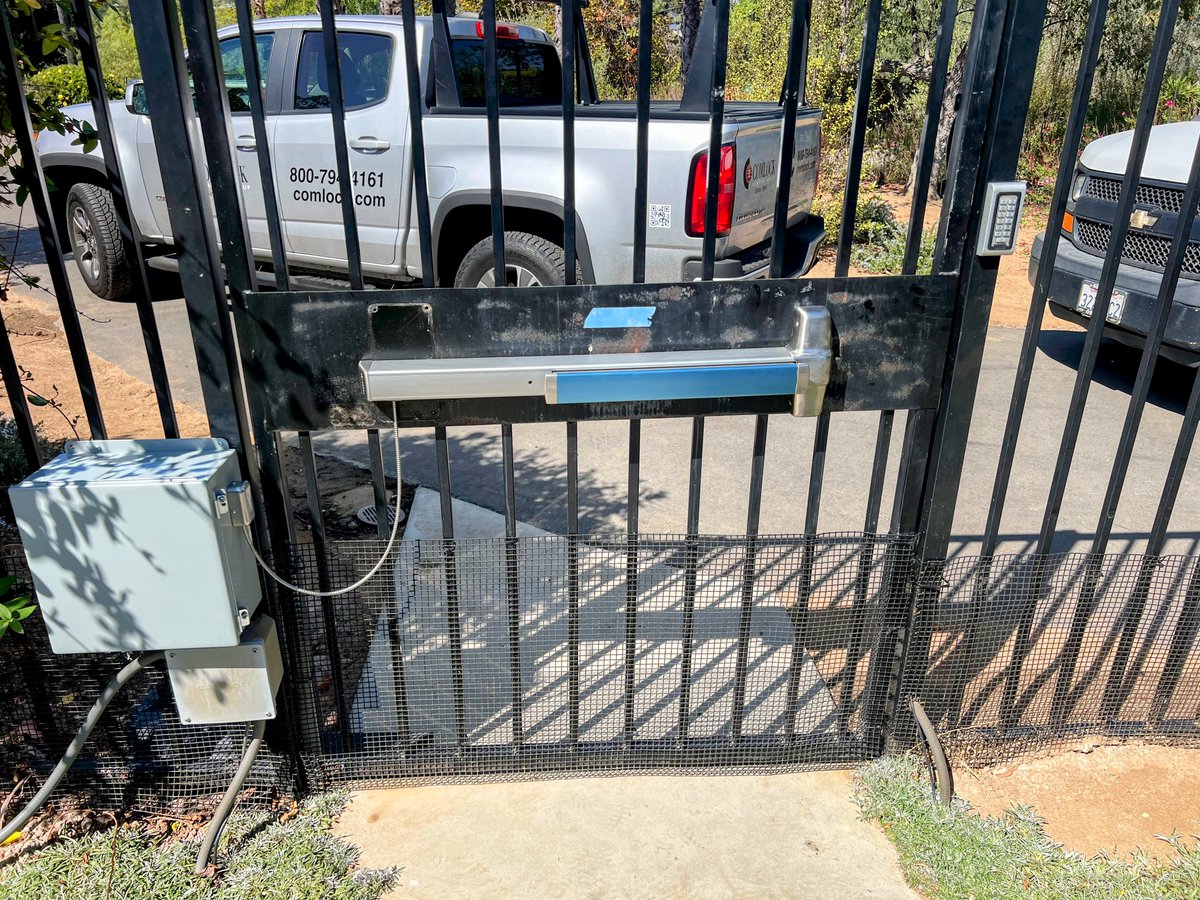 ComlockSecurity's tweet image. Our team recently helped a customer improve the security of two exterior gates with new electrified hardware, designed to withstand outdoor conditions while keeping the property safe and secure.
#ComlockSecurityGroup #GateSecurity #CommercialSecurity #HomeSecurity