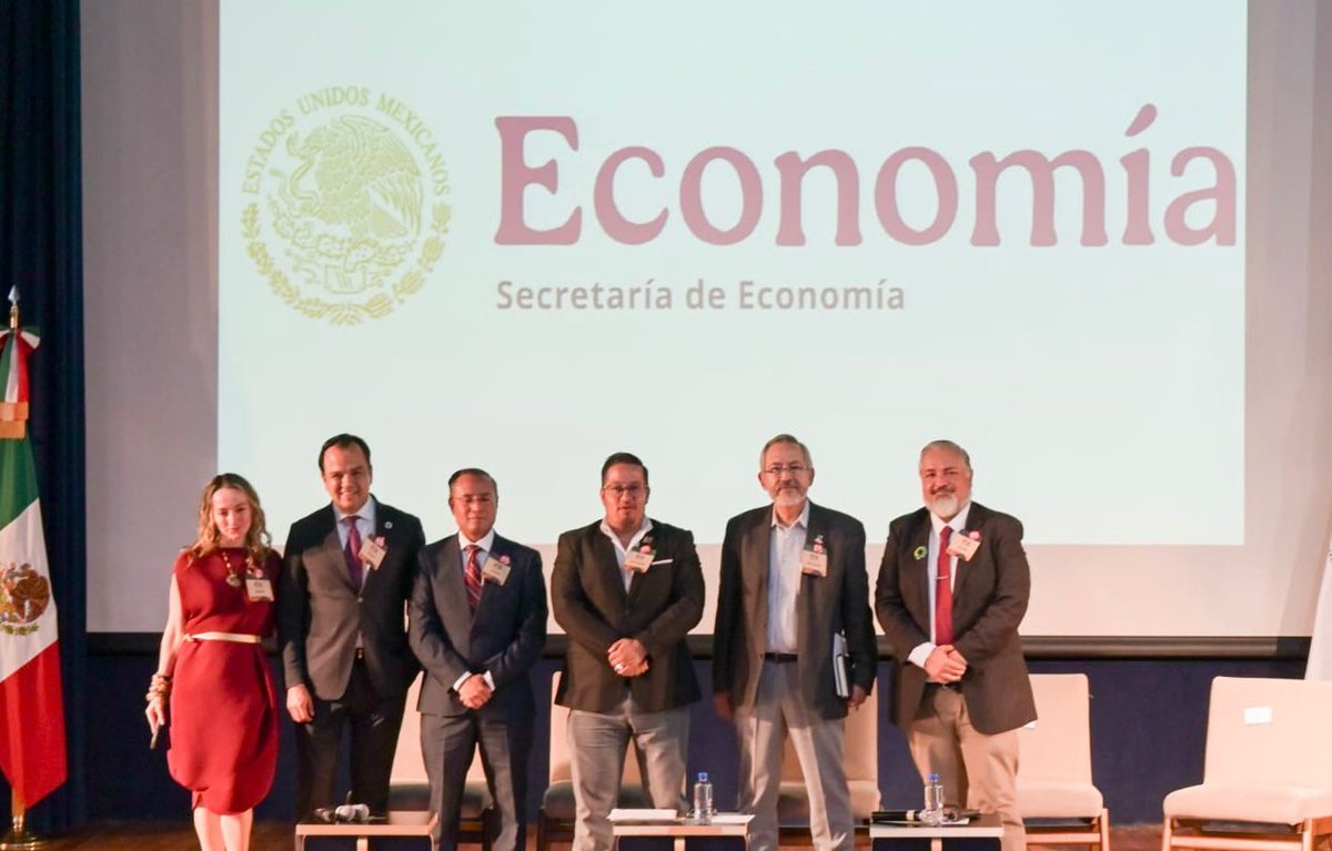 ConocerMx's tweet photo. En la Semana del Clima 2025, en #ConocerMx reafirmamos nuestro compromiso con la Agenda 2030 🌎 impulsando competencias verdes ♻️ que fortalecen la formación y certificación para una economía más sostenible y resiliente. 💚
#LoQueSabesVale https://t.co/fcDZEPN1Oh