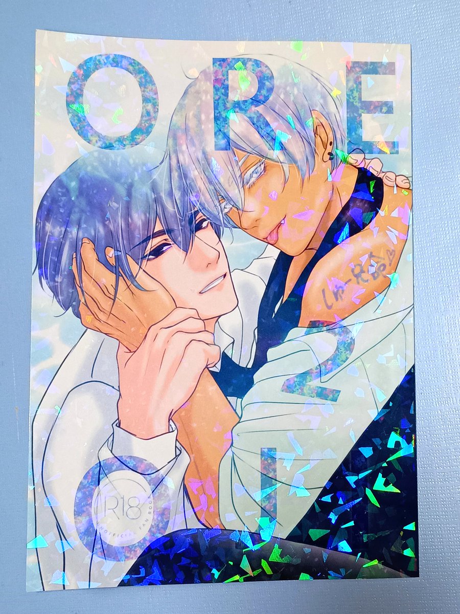 じゃーん❣

俺叔父新刊の現物はこちらになります✨
キラッキラ✨仕上げだよー🙌💕

今回J庭に直接搬入だったのでちょっとドキドキだったけど、予想通りの素晴らしい仕上がりでした❣

冊数限定ですがサイン本をBOOTHに出しますね✨

その他の写真はツリーに繋げます❣

①