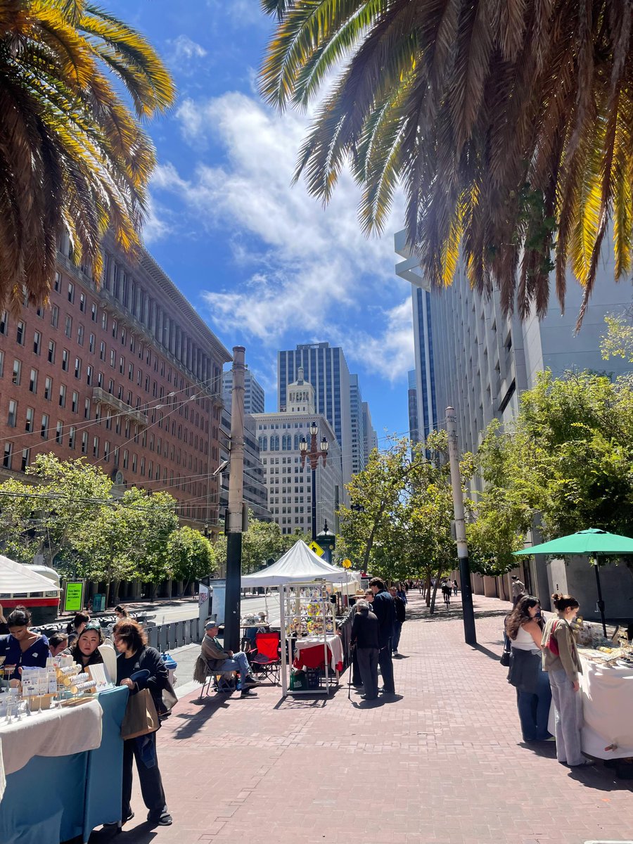 StYouthDirector's tweet photo. The weather is very good today, very suitable for shopping and walking https://t.co/TwWWMG6gLq