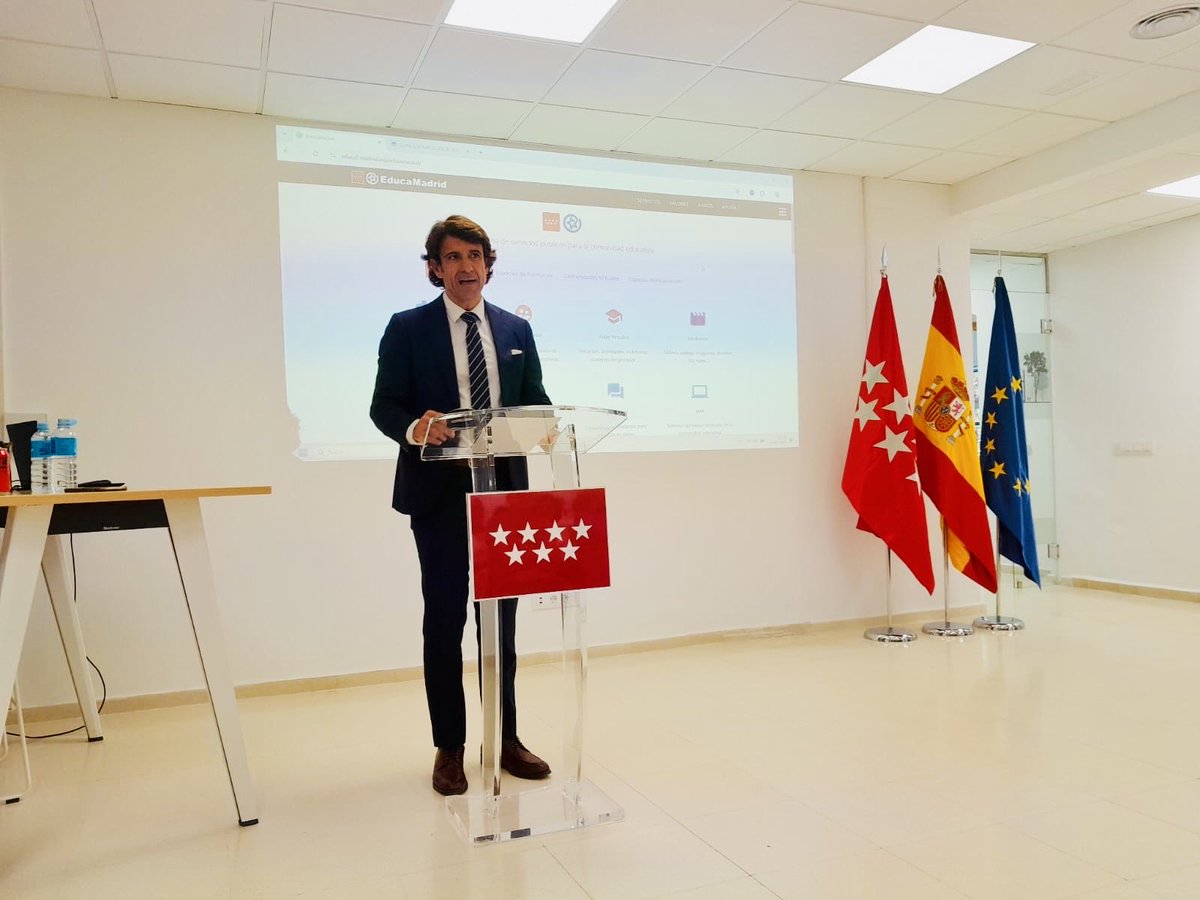 Presentación en el #ISMIE del curso “Liderar desde el aula”. Poniendo en valor la importancia que tiene el docente como referente.
#Formacion 
<a href="/educacmadrid/">Educación▪️Comunidad de Madrid</a>