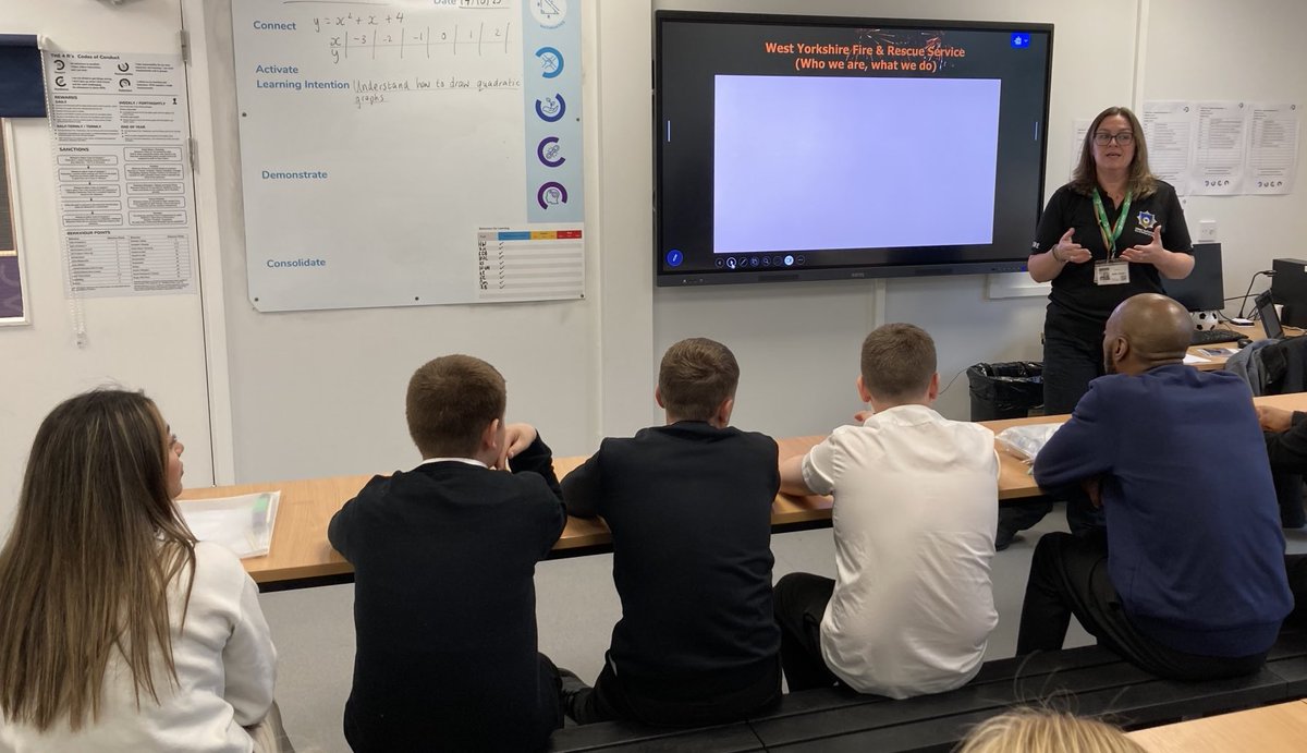 ap_whitley's tweet image. Pupils engaging well with today’s talk delivered by a colleague from WYF&amp;amp;RS, learning about Bonfire Night safety. ⁦@ImpactMAT⁩ ⁦@WYFRS⁩