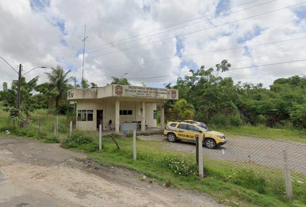 A POLÍCIA QUE DEVERIA PROTEGER, ESTUPRA. Uma mulher foi estuprada por um PM dentro de um posto policial no Cabo. O absurdo é que o policial que cometeu essa atrocidade ainda não foi afastado. O que a SDS está esperando? Exigimos afastamento imediato! Chega de impunidade!