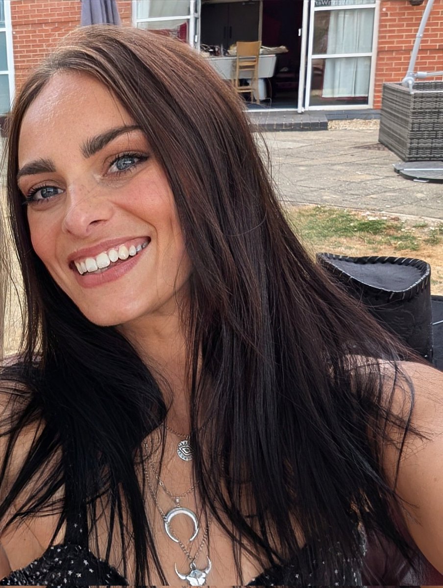 D a i s y 💙 tweet media