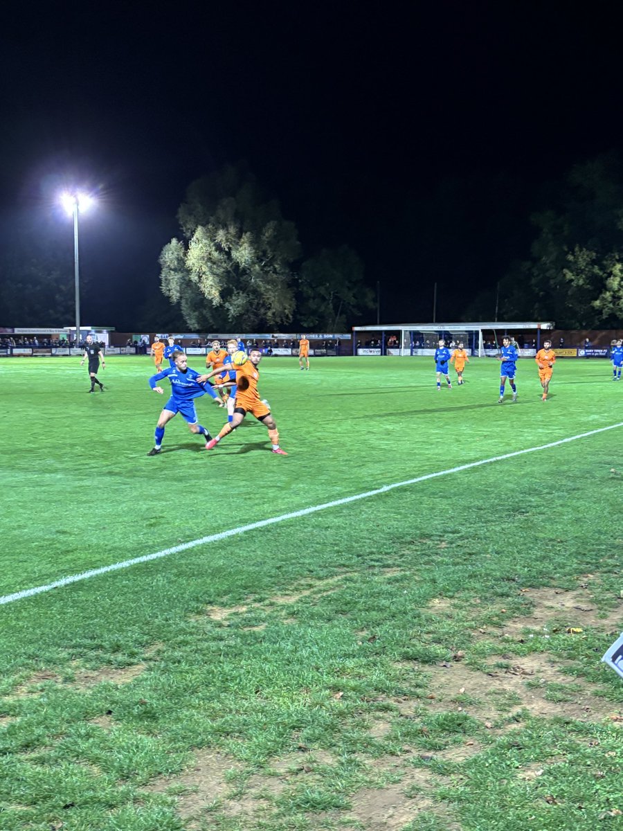 Paulbloomer3's tweet photo. 📆Tuesday October 14 2025
⏰19:45
🧮Game 80 25/26
🏟Ram Meadow #1390
⚽️@BuryTownFC 1-0 @stivestownfc
🏆Southern League Premier Division Central (22/22)
🎟️£12
👥510
#groundhopping #underthelights #leaguecomplete @SouthernLeague1 with @MartinTosca https://t.co/CuylCW0i6o