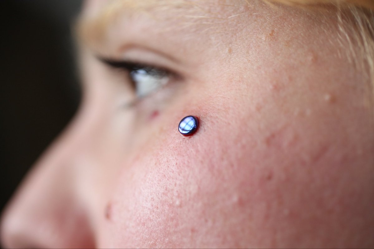 Blurple color anodized disc for a fresh cheek dermal 💙💜