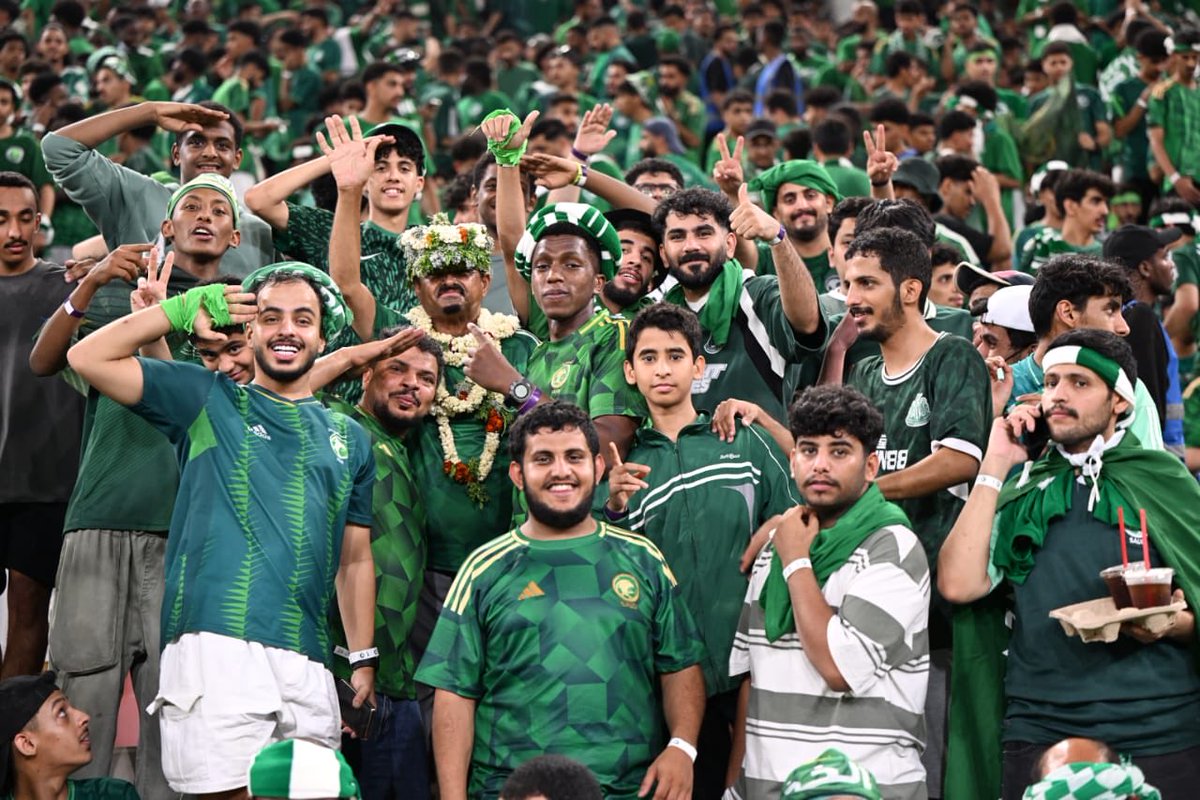 imarat_almadina's tweet photo. رسميًا.. المنتخب السعودي لكرة القدم يتأهل إلى #كأس_العالم_2026. 

#كلنا_مع_الأخضر https://t.co/20JRFQOlEV