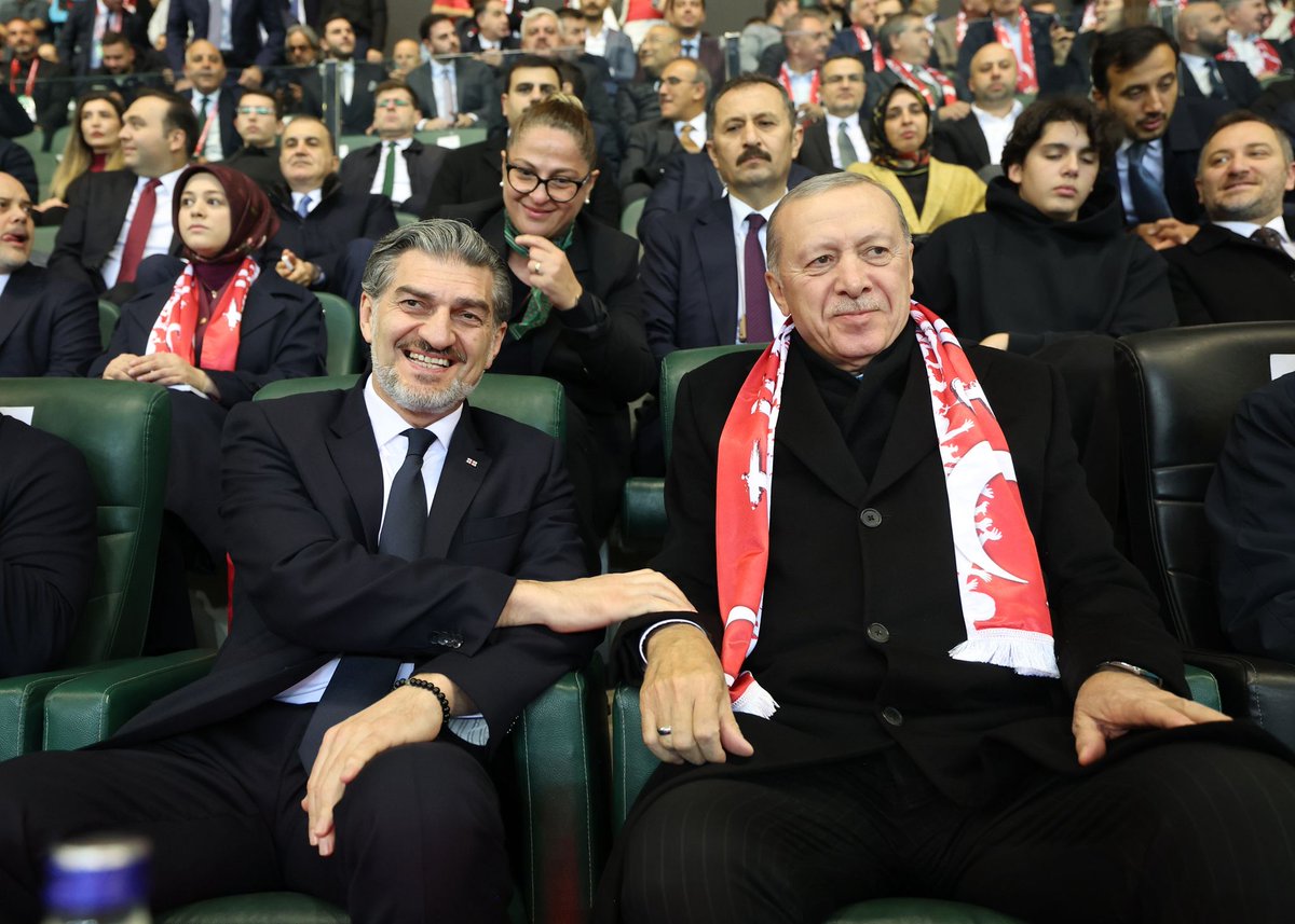 Akparti's tweet image. Cumhurbaşkanımız Sayın Recep Tayyip Erdoğan, Gürcistan Cumhurbaşkanı Mikheil Kavelaşvili ile 2026 Dünya Kupası Avrupa Elemeleri E Grubu'ndaki Türkiye-Gürcistan maçını takip etti.