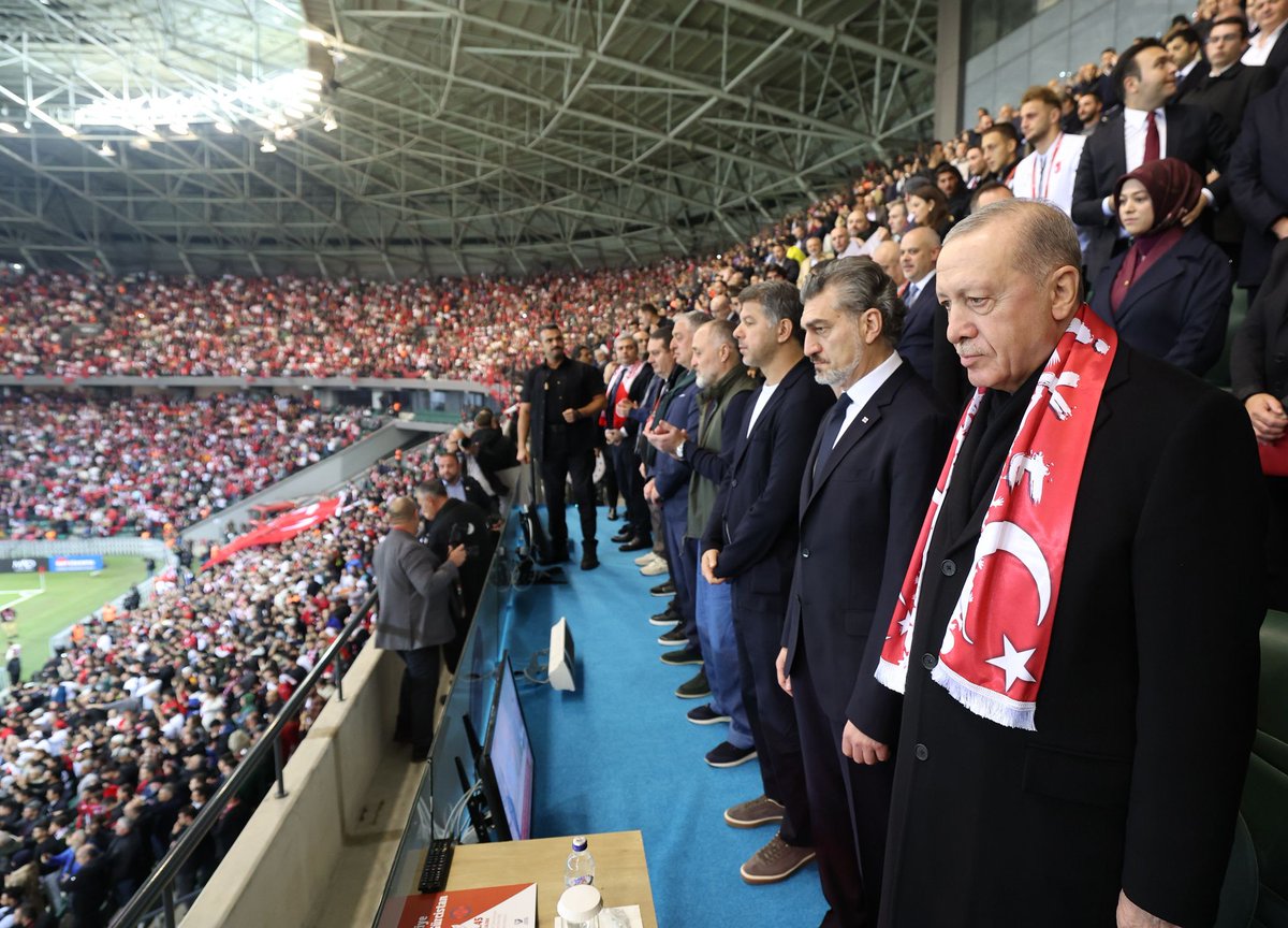 Akparti's tweet image. Cumhurbaşkanımız Sayın Recep Tayyip Erdoğan, Gürcistan Cumhurbaşkanı Mikheil Kavelaşvili ile 2026 Dünya Kupası Avrupa Elemeleri E Grubu'ndaki Türkiye-Gürcistan maçını takip etti.