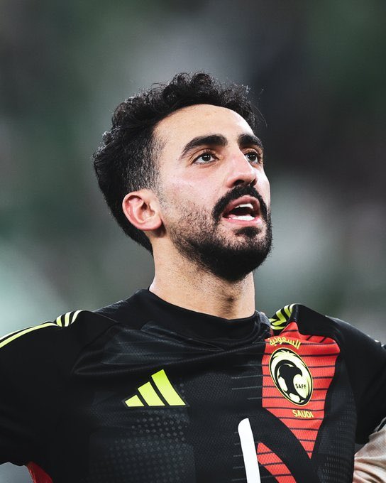 أوقفوه من اللعب لمدة 320 يوم 

و تم تشويه سمعته بسبب أشياء غير مفهومة ..

وعندما عاد حمل المنتخب الى كأس العالم ❤️❤️
