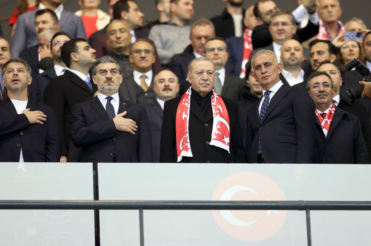 Akparti's tweet image. Cumhurbaşkanımız Sayın Recep Tayyip Erdoğan, Gürcistan Cumhurbaşkanı Mikheil Kavelaşvili ile 2026 Dünya Kupası Avrupa Elemeleri E Grubu'ndaki Türkiye-Gürcistan maçını takip etti.