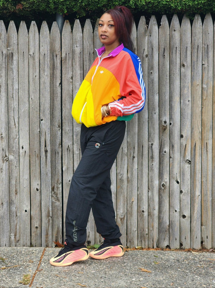 key2ursole's tweet image. With love, #BelieveThat with pride 🖤💅🏽 .@adidasHoops

👟: Adidas Anthony Edward 2
🧥: Adidas "Pride" 
👖: The Crate.

I absolutely love the 2 man. Adidas got another their hands again! They look so good on little feet 🤭
How're yall feeling about it? 

Happy Tuesday ‼️