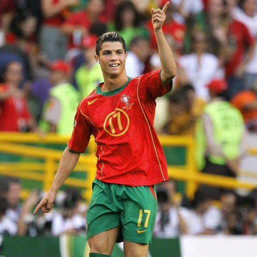 Mario___RM's tweet photo. Año 2004: Doblete de Cristiano Ronaldo con Portugal.

Año 2025: Doblete de Cristiano Ronaldo con Portugal.

La longevidad hecha futbolista. https://t.co/5LRci0ATmk