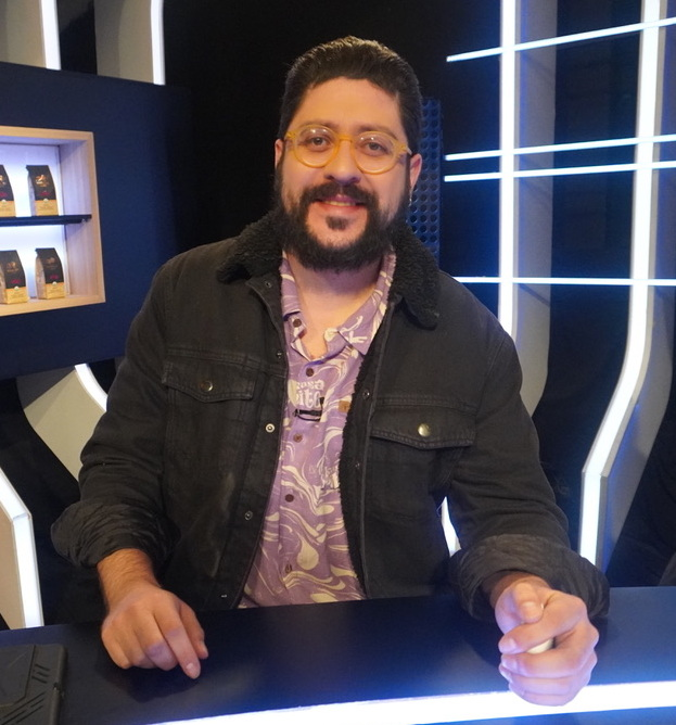 ElTioMamo's tweet photo. Antes de ser un parásito del Estado / Después de ser un parásito del Estado https://t.co/gmU5trGBDW