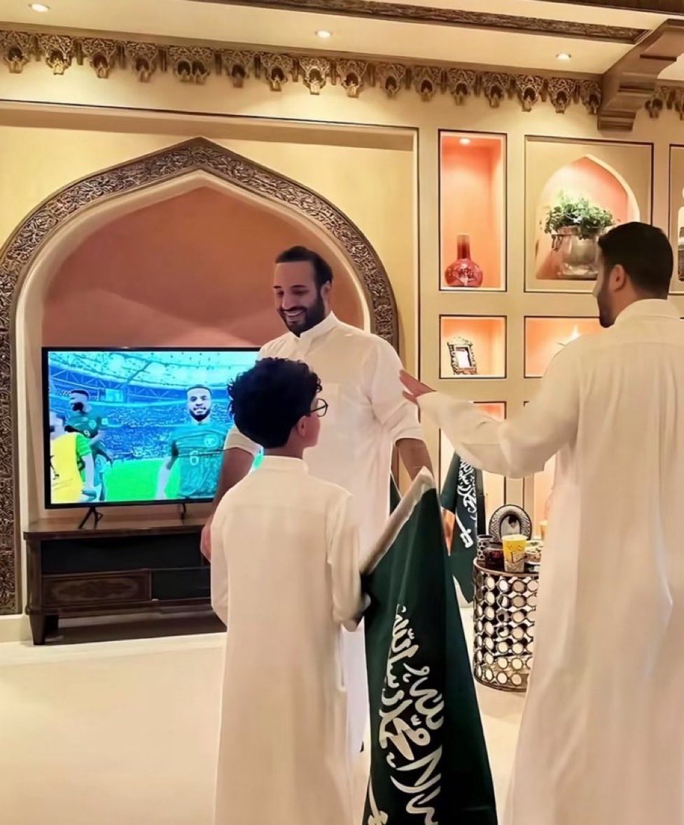 منصور يا اغلى شعار 🇸🇦 
قول وفعل واكثر بعد ..