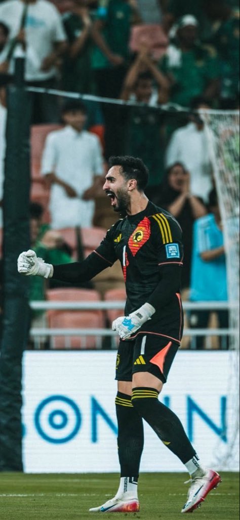 ولد الناس رد على ولد الشوارع بالملعب 

#السعوديه_العراق