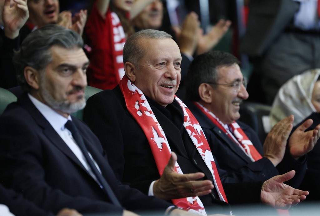tahirbuyukakin's tweet image. Milli takımımızdan Kocaeli’ye jest! 🇹🇷
Ay-Yıldızlılarımız, 17 yıl sonra döndüğü Kocaeli Stadyumu’nda Gürcistan’ı 4–1 mağlup etti! Bu muhteşem galibiyetle millilerimiz sadece sahada değil, Kocaeli’nin kalbinde de tarih yazdı. ❤️🤍
Tebrikler bizim çocuklar!