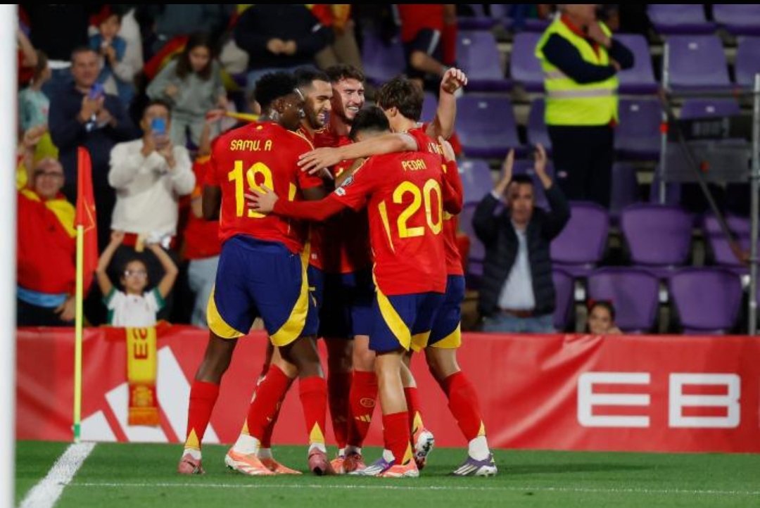 ¡¡FINAAL EN EL JOSÉ ZORRILLA!!

🔴🟡 España golea con un gran juego y De la Fuente iguala el récord de Del Bosque. 
🟡🔴

👉🏻 12/12 puntos conseguidos
✅️ 15 goles a favor 
❌️ 0 goles en contra

🇪🇸 ESPAÑA 4-0 BULGARIA 🇧🇬

#VamosEspaña #CopaMundialFIFA