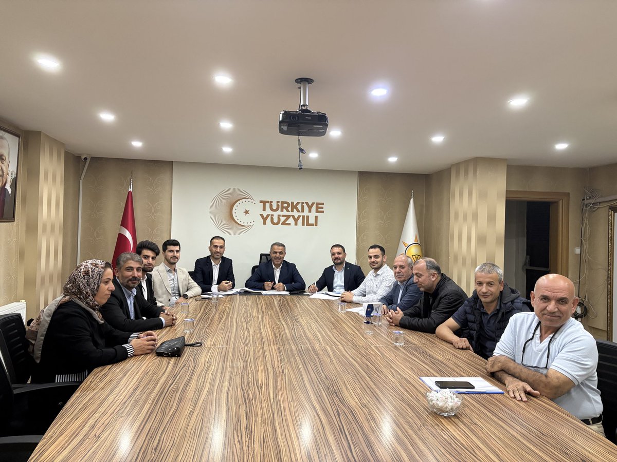 📍AK Parti Batman İl Başkanlığı

İl Başkanımız Sayın Hüseyin Şansi, Merkez İlçe Başkanımız Sayın Fatih Doğu ve Teşkilat Başkanımız Sayın Muhammet Şirinoğlu,
✔️Akyürek Mahallesi ve 
✔️Aydınlıkevler Mahallesi başkanlarımızla bir araya geldi.

Teşkilat çalışmalarının