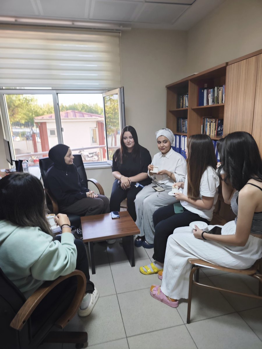 HatayKYGM's tweet image. 📌 Dörtyol Yurdu
Pusula Projesi kapsamında Bilgisayar Programcılığı okuyan 1. sınıf ve son sınıf öğrencilerimizi bir araya getirip bölümle ilgili tecrübe paylaşımı yapmalarını sağladık. 👩💻 💯
@aliosmanbebek