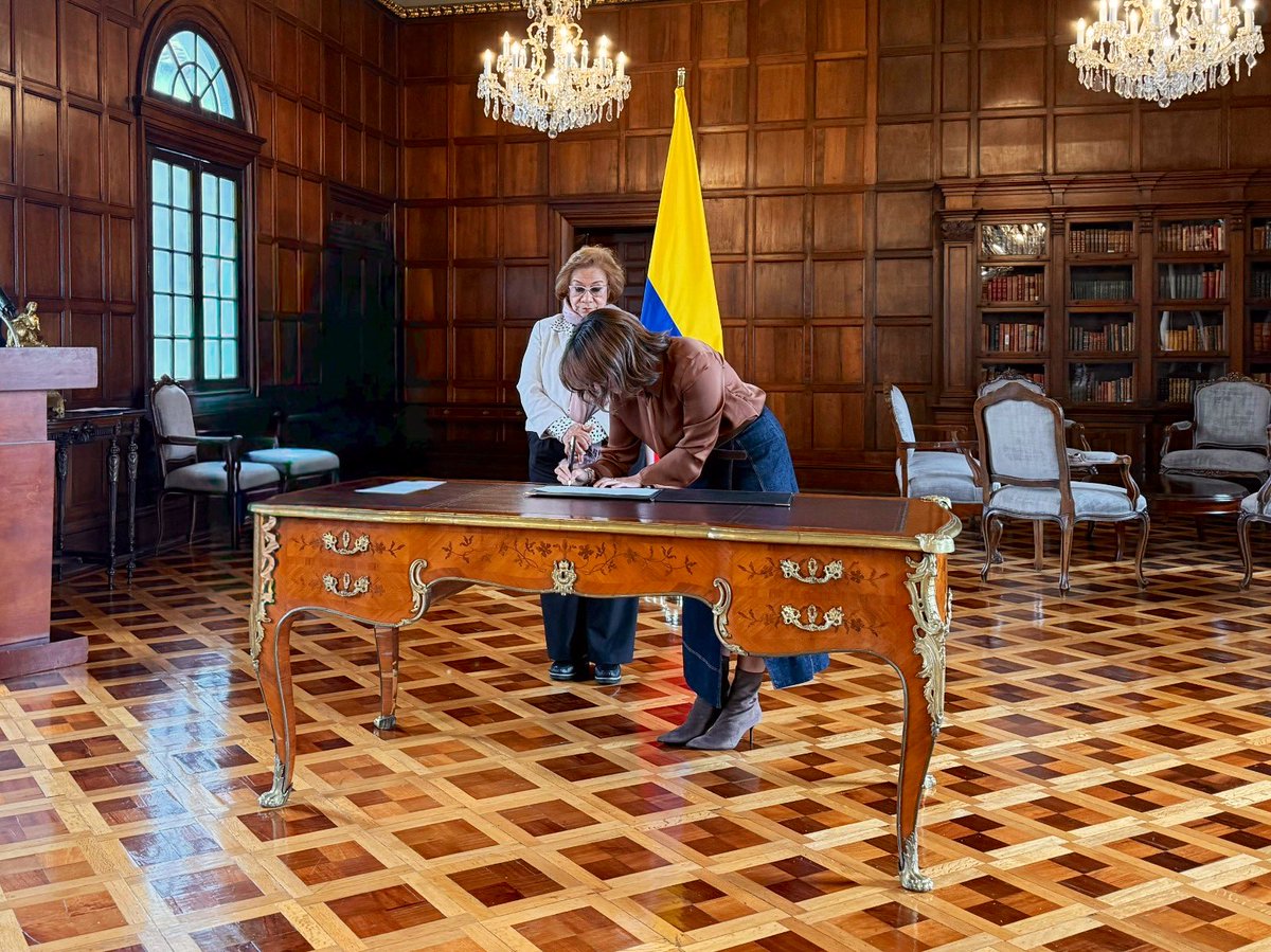 Colombian Embassy UK tweet media