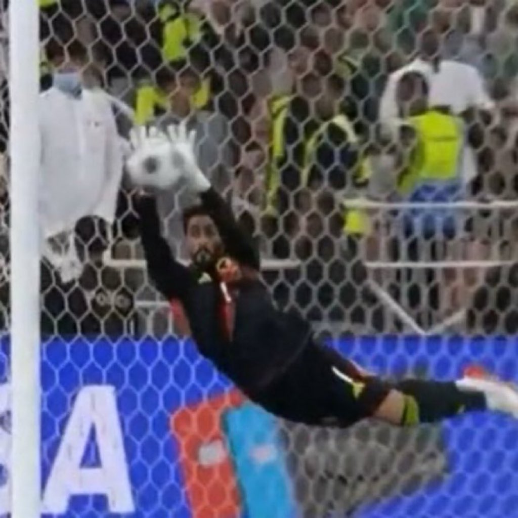 نواااااااااااااااااااااااف رجال .. في وقت حساس جدًا تخيل ان عملك طوال التصفيات كاد ان يهدر في لقطة صعبة جدًا الدقيقة 94 اللحظة الاخيرة تسديدة خطيرة..

كان لها نواف .. نواف تصدى لها .. نواف يختم المشوار

💚💚💚💚💚💚💚💚💚💚💚💚💚💚💚💚