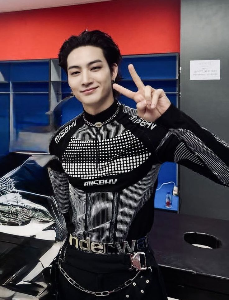 jaybeGot7's tweet photo. Sobreviviente de los juegos del hambre o próxima víctima☠️
Buenas tardes gente✌🏻 https://t.co/eqbseDMKJX