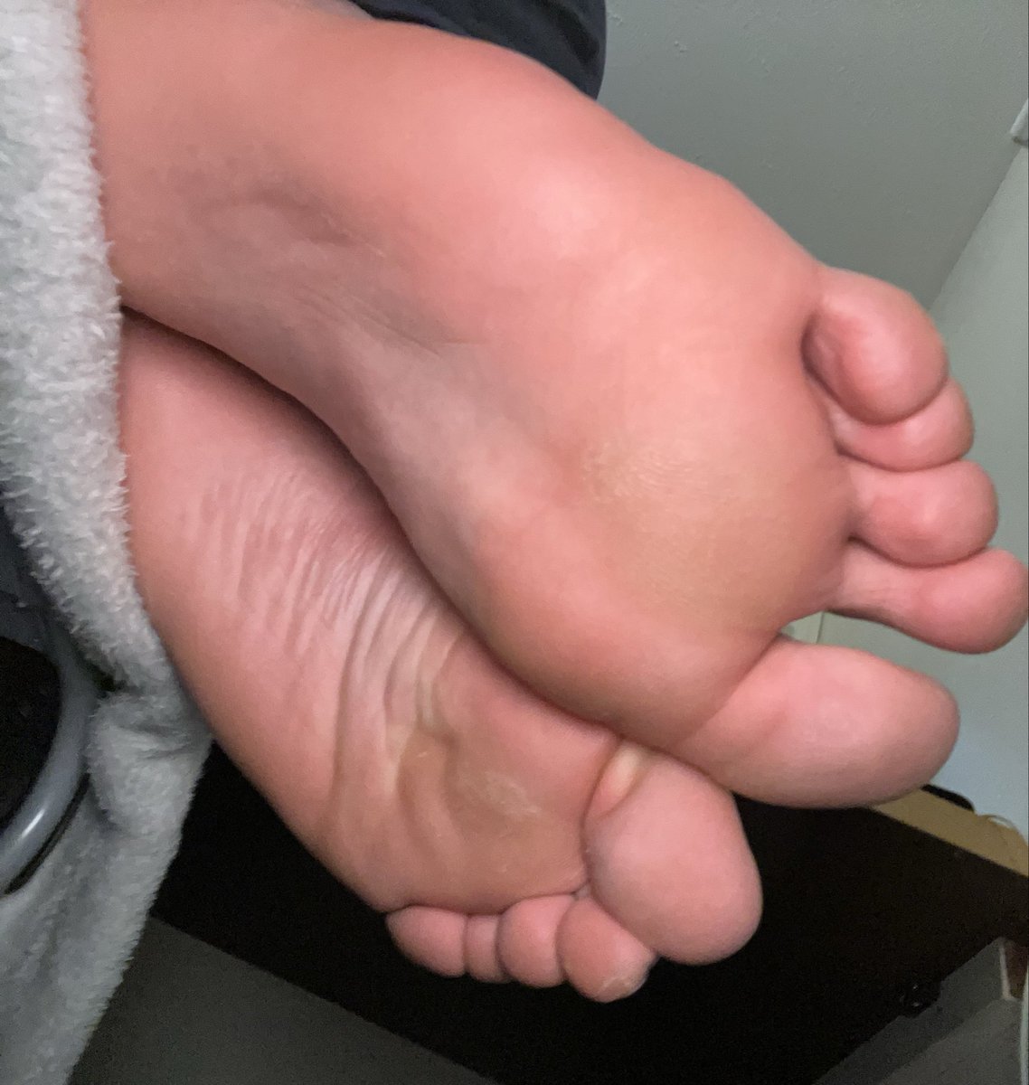 bro i really fucking need tickling like irl fr please please please